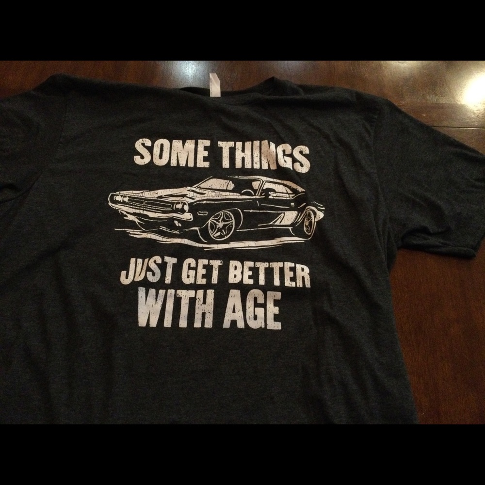 Extra large dark gray T-shirt with challenger on the front